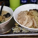 男前☆飛雄馬 - つけ麺(味噌)こってり  麺量600㌘                                               トッピング  うす切りチャーシュー  900円＋250円