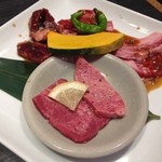 一龍 - ロース・カルビ・ハラミ焼肉ランチ（￥1470）