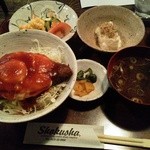 Shokusha - ロースかつ丼ぶり定食洋風目玉焼き付