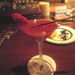 サルーンバー ムルソー - センターさんの色鮮やかなイチゴのカクテル