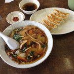 餃子の砂子 - 中華飯に餃子 これで税込７０２円