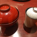 epais - 左側:ご飯,右側:お味噌汁(*´σｰ｀)
