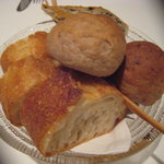 カーザ ヴィニタリア - パン盛り合わせ