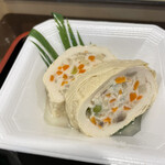 味の笛 - ダシしみしみ〜白身魚すり身と野菜湯葉巻250円
