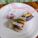 kashiwa - 苺のスノーボールクッキー
　　アールグレイとオレンジのクッキー
　　　　　　切り株クッキー（ショコラ）