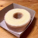 クラブハリエ B-スタジオ - 料理写真:しっとりしたバウムクーヘン