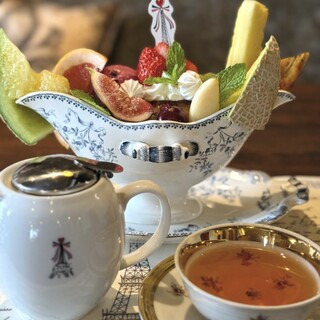 旬のフルーツをふんだんに使用◆鮮やかなスイーツは写真映えも◎