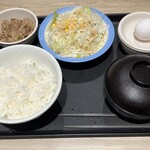 松屋 - 料理写真:玉子かけご飯牛皿定食と朝特生野菜