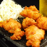 博多もつ鍋 大山 - 肉汁がジュワッと溢れるからあげです✩