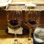 右江田 - ルー・デュモン　ブルゴーニュ・ルージュ(右) 、シダーヴィル　エステート　ジンファンデル　エル・ドラド　2011(左)