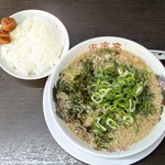 来来亭 - 料理写真:小盛ラーメン 640円 , 太麺変更 20円 , ライス(小) 180円