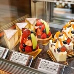 L'ATELIER DU SUCRE - 2015.3 スフレフロマージュ（260円）、フルーツタルト（450円）、パラティス（420円）