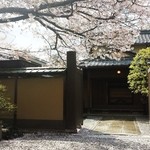 招福樓 - 裏口の冠木門