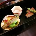 招福樓 - (八寸)赤蒟蒻、もろこの南蛮漬け、一寸豆、小柱の鯛白子和え、蝦夷鮑塩辛のせ、タラの芽天ぷら、蕗の生ハム巻き