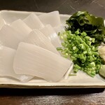 にほん酒や はが音 - 赤いか刺身