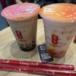 ゴンチャ - ドリンク写真:ピーチフルピーチ(右)、マサラチャイ(左)