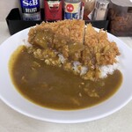 松家カレー - ✅カツカレー¥900
　※食券購入後、店員さんからご飯量を聞かれ
　　大盛り350gを申告！
　※キャッシュオンリー