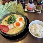 横浜家系ラーメン 龍馬家 - 