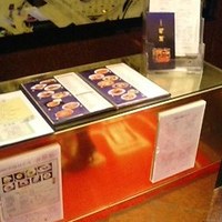 中国料亭 翠鳳 上野本店 - エントランスにあるメニュー