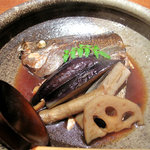 柳町 一刻堂 - 魚の煮付けです。2人分です。アッサリのイサキをこっくり醤油味で煮てあります。