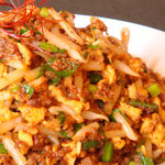台湾ラーメン大吉 - 大吉飯：シャキシャキのもやしと、炒めることで香ばしさを増した激辛旨ミンチ具がご飯によく合います！
