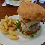 パントリー コヨーテ - Ｗ－ダブルチーズバーガー（１，３８０円）＋ベーコントッピング（１８０円）