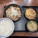 吉野家 - 料理写真:牛皿・ネギ塩牛カルビ定食1,064円