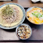 そば太鼓亭 - 料理写真:11:56テーブルは満席でカウンターに。お蕎麦はまあ普通。お汁は多め。コレで890円なら納得。
