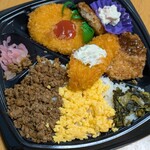 イオンスタイル竹の塚 - 料理写真:惣菜コーナーのお弁当、3色そぼろ弁当。スーパーマーケットグルメ