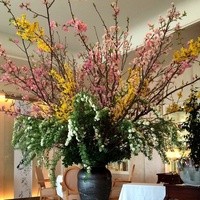 アロマフレスカ - フロアを彩る大きな花。