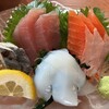 海鮮 個室居酒屋 魚均 - お造り（サーモン、イカ、マグロ、アジ等）