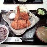 Katsutoku - 五穀米の中と豚汁
