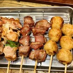 やきとり にしだ場 - 料理写真:つくね、豚タン、ねぎま、せせり(塩)