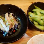 一軒め酒場 - しめ鯖りゅうきゅう　360円　　枝豆　220円