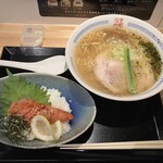 支那そばや - 料理写真: