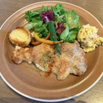 バケット - 料理写真:「おすすめプレートA チキンのグリルマスタードソース」1,529円税込み♫