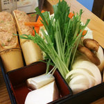 博多水炊きの具材、野菜編。これと鶏肉です。