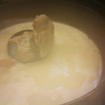 すみれ茶屋 - 天然コラーゲンたっぷりのスープには骨付き鶏肉