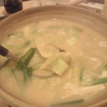 中洲餃子 - 炊き餃子　スープ最高！！締めには是非ちゃんぽん麺で