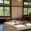 鶴の湯別館 山の宿 - 着席時前　朝日が眩しい