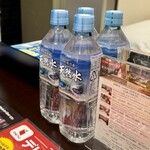 アパホテル&リゾート - ドリンク写真:客室3 ツインルームだからかお水も2本