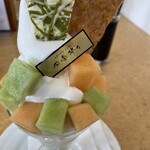 sweets cafe 四季折々 - 草津メロンのソフトクリームパフェ アップ