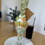 sweets cafe 四季折々 - 草津メロンのソフトクリームパフェ