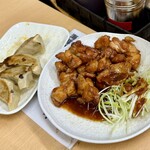 三陽 - 名物餃子、みそタレネギ鳥