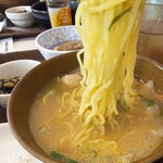 すき家 - 麺をよくほぐします