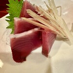 囲炉裏焼と蕎麦の店 うえ田 - 料理写真:「鰹の刺身」＠1298