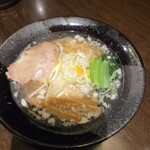 東横 - 料理写真:塩ラーメン