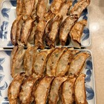 餃子の王将 - 料理写真:にんにくゼロ生姜餃子2人前、大葉香る 夏餃子2人前