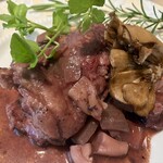 シェ・ヒロ - 地鶏のブルゴーニュ風赤ワイン煮込み