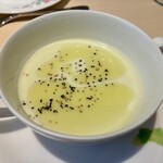 シェ・ヒロ - そら豆の冷製スープ